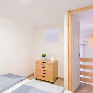  Appartamento 2 Bedroom Flat In Nyar Str., Boutique